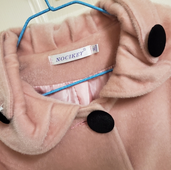 Pink trench coat with large button details - Picture 5 of 6